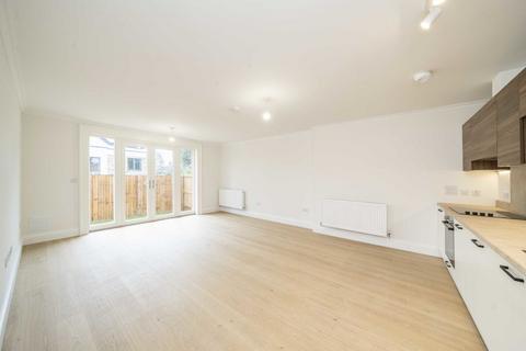 2 bedroom flat for sale, Blenheim Road, Raynes Park SW20