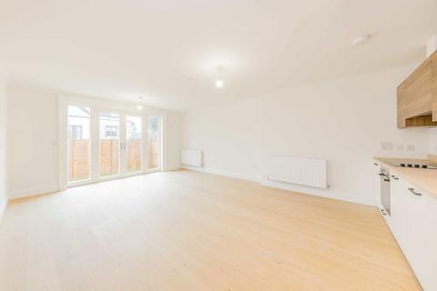 2 bedroom flat for sale, Blenheim Road, Raynes Park SW20