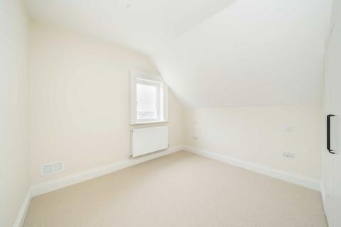 2 bedroom flat for sale, Blenheim Road, Raynes Park SW20