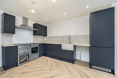 2 bedroom flat for sale, Court Farm Road, London SE9