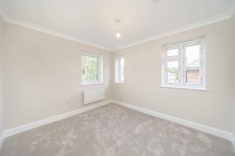 2 bedroom flat for sale, Court Farm Road, London SE9