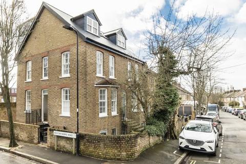 2 bedroom flat for sale, Rosebank Road, London W7