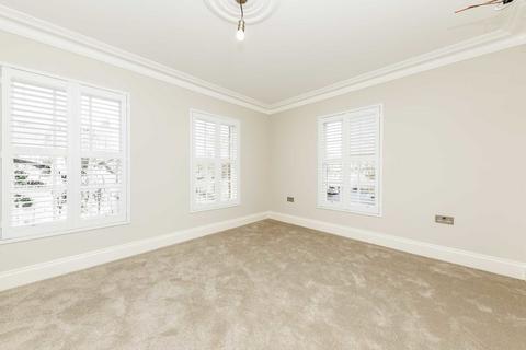 2 bedroom flat for sale, Rosebank Road, London W7