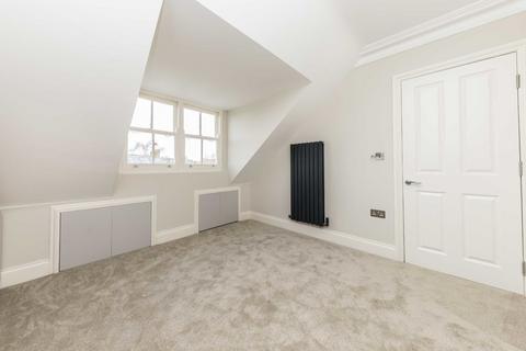 2 bedroom flat for sale, Rosebank Road, London W7