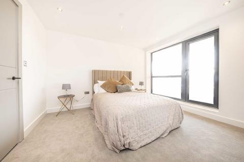 1 bedroom flat for sale, High Street, Weybridge KT13