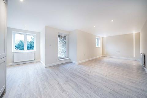 1 bedroom flat for sale, Hanworth Road, Hounslow TW3