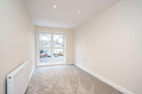 1 bedroom flat for sale, Hanworth Road, Hounslow TW3