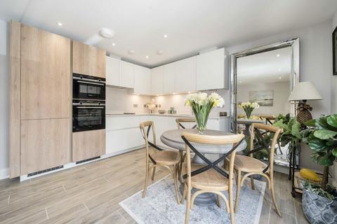 2 bedroom maisonette for sale, Birkbeck Avenue, London W3