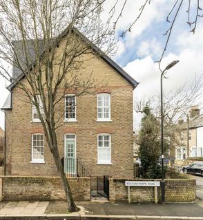 2 bedroom flat for sale, Rosebank Road, London W7