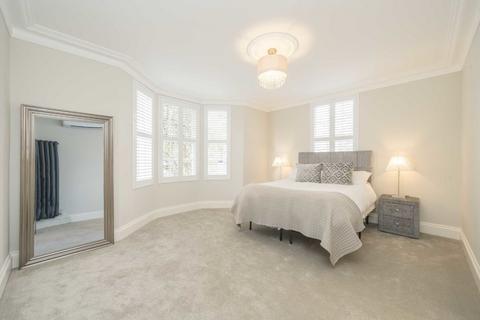 2 bedroom flat for sale, Rosebank Road, London W7