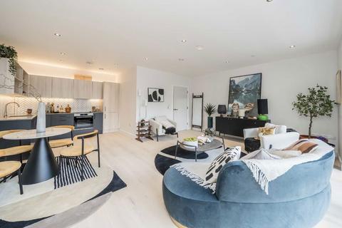 2 bedroom flat for sale, The Mall, London W5