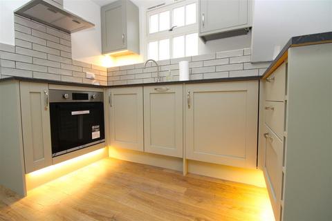 2 bedroom apartment to rent, East Street, Littlehampton