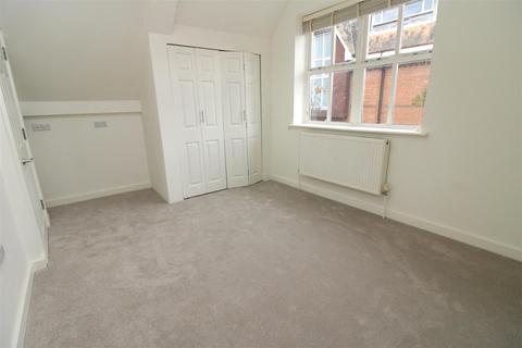 2 bedroom apartment to rent, East Street, Littlehampton