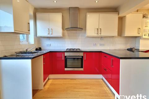 3 bedroom semi-detached house to rent, Sherwood Gardens, Ramsgate