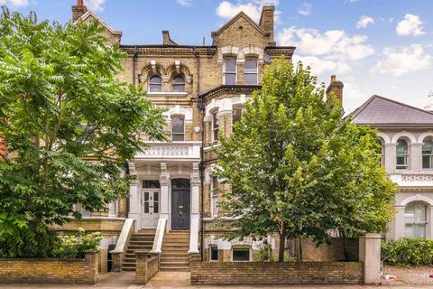 2 bedroom flat for sale, North Side Wandsworth Common, London SW18