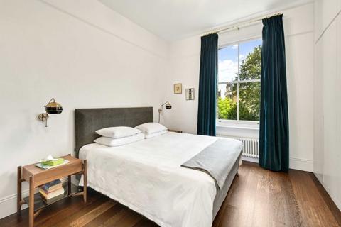 2 bedroom flat for sale, North Side Wandsworth Common, London SW18