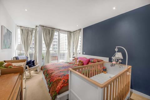 2 bedroom flat for sale, Queenstown Road, London SW11