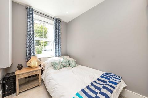 2 bedroom flat for sale, Lavender Hill, London SW11