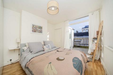 1 bedroom flat for sale, Queenstown Road, London SW8