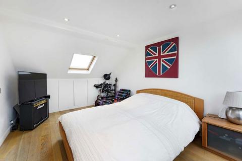 3 bedroom terraced house for sale, Salcott Road, London SW11