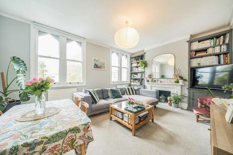 2 bedroom flat for sale, Queenstown Road, London SW8