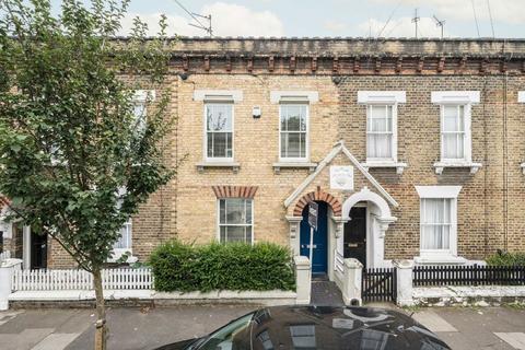 2 bedroom terraced house for sale, Tyneham Road, London SW11