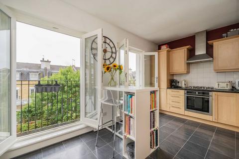 2 bedroom flat for sale, St. Ann's Crescent, London SW18