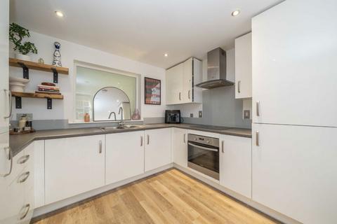 1 bedroom flat for sale, Hyde Lane, London SW11