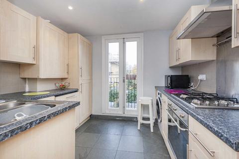 2 bedroom flat for sale, Gowrie Road, London SW11