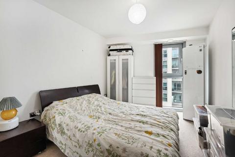 1 bedroom flat for sale, Bridges Court Road, London SW11