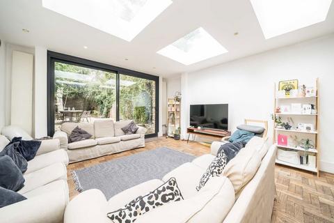 3 bedroom flat for sale, Rush Hill Road, London SW11