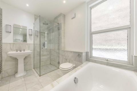 2 bedroom flat for sale, Queenstown Road, London SW8