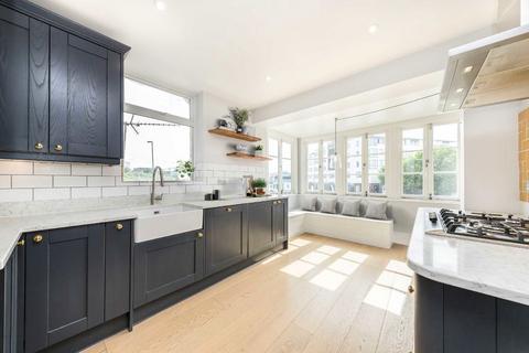 2 bedroom flat for sale, Queenstown Road, London SW8