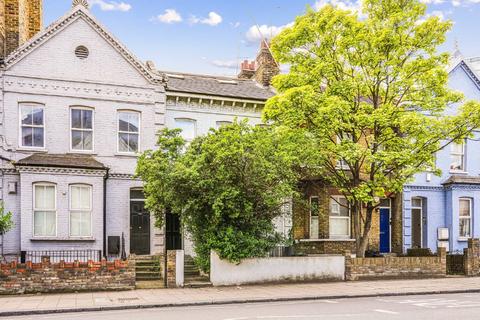 4 bedroom flat for sale, Queenstown Road, London SW8