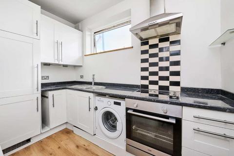 2 bedroom flat for sale, Southolm Street, London SW11