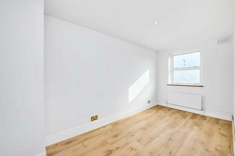 2 bedroom flat for sale, Southolm Street, London SW11