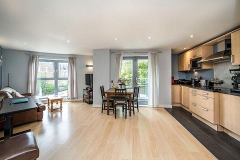 2 bedroom flat for sale, Battersea Square, London SW11