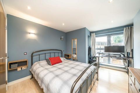 2 bedroom flat for sale, Battersea Square, London SW11