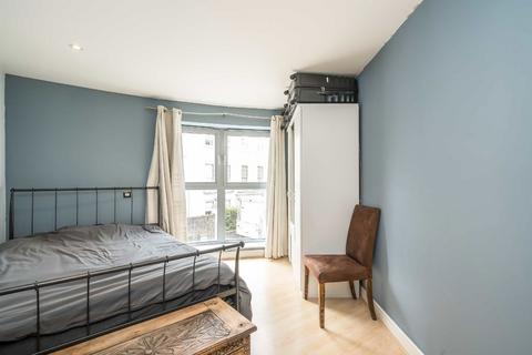 2 bedroom flat for sale, Battersea Square, London SW11