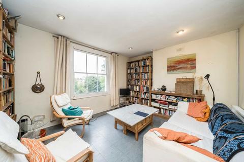 2 bedroom flat for sale, North Side Wandsworth Common, London SW18