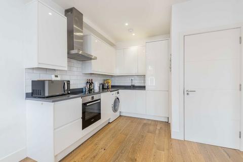 1 bedroom flat for sale, St. John's Hill, London SW11