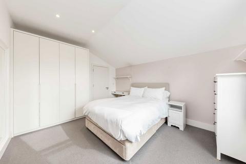 1 bedroom flat for sale, St. John's Hill, London SW11