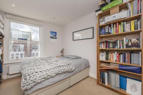 2 bedroom flat for sale, Lavender Hill, London SW11