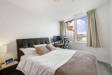 1 bedroom flat for sale, Lombard Road, London SW11