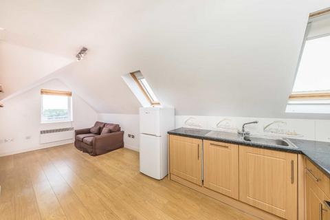 1 bedroom flat for sale, Mossbury Road, London SW11