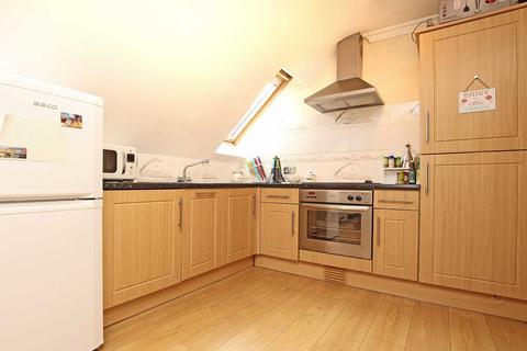 1 bedroom flat for sale, Mossbury Road, London SW11