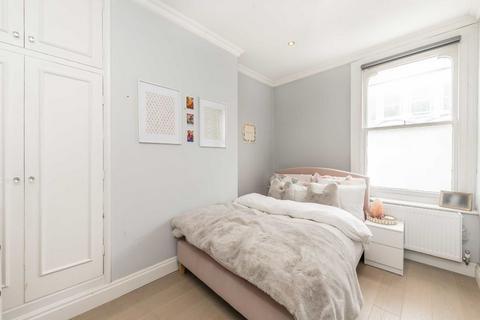 2 bedroom flat for sale, Northcote Road, London SW11