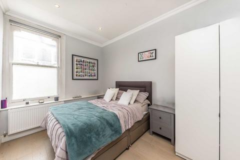 2 bedroom flat for sale, Northcote Road, London SW11