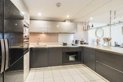 3 bedroom flat for sale, Juniper Drive, London SW18