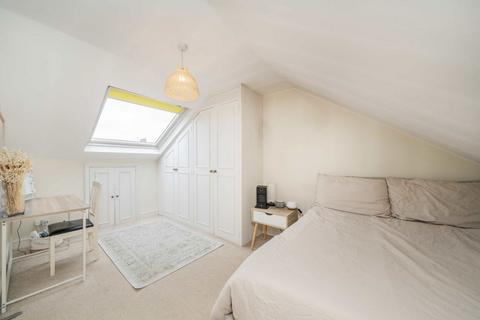 3 bedroom flat for sale, Jedburgh Street, London SW11